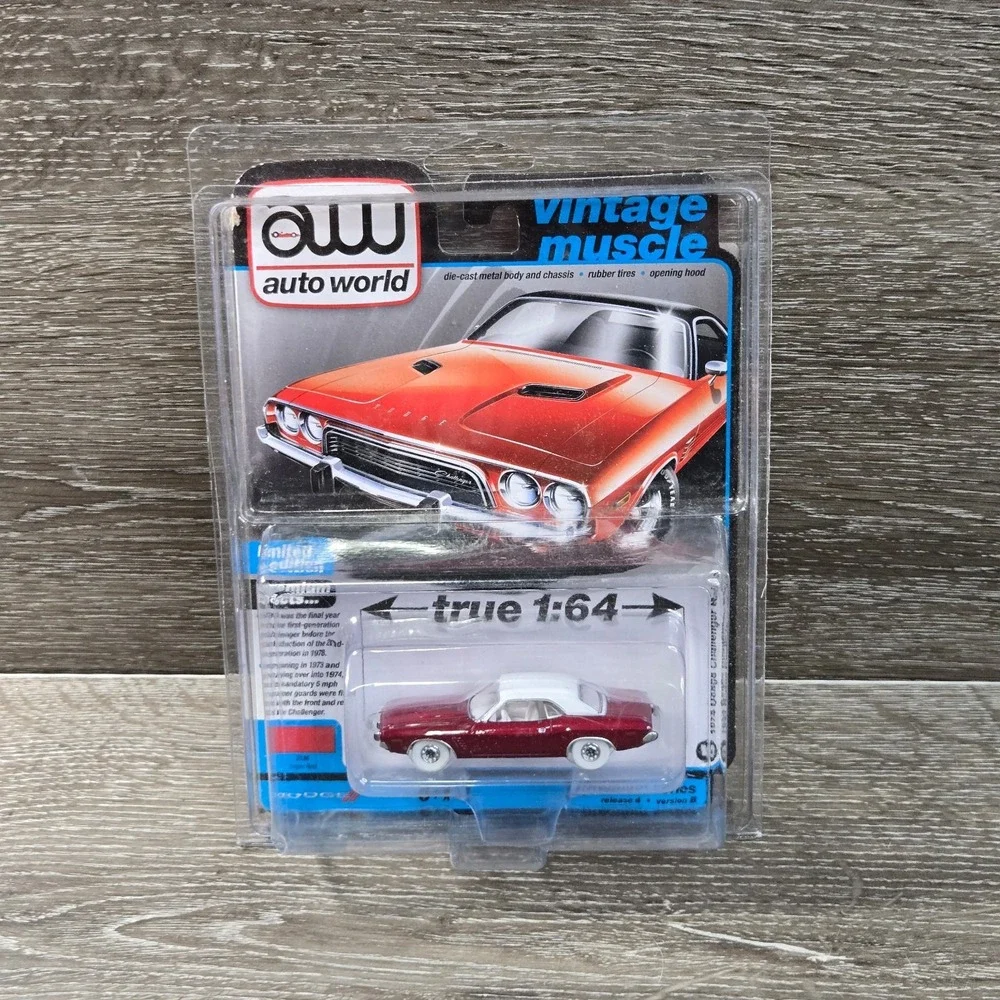 Auto World Ultra Red 74 Dodge Challenger Rallye 1:64 Diecast Chase Car 382B Rare